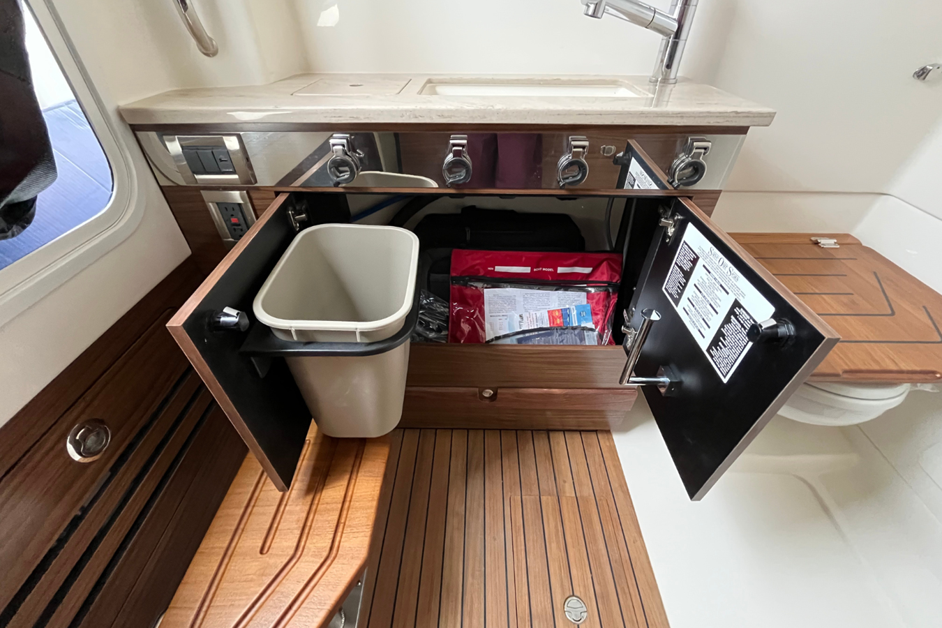 2026 Boston Whaler 360 Outrage 58