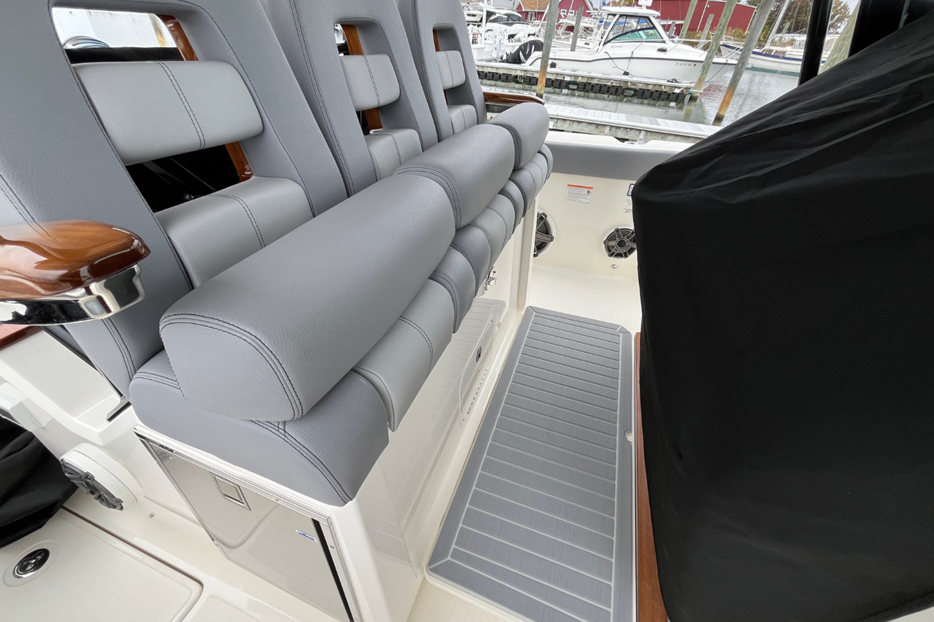 2026 Boston Whaler 360 Outrage 60