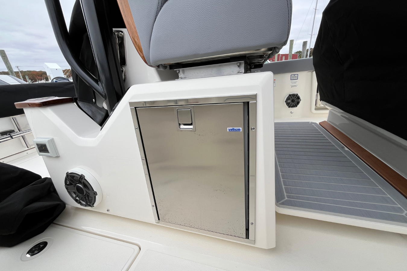 2026 Boston Whaler 360 Outrage 61