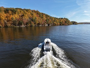 2026 Boston Whaler 360 Outrage 9