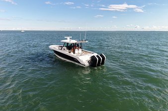 2026 Boston Whaler 360 Outrage 17