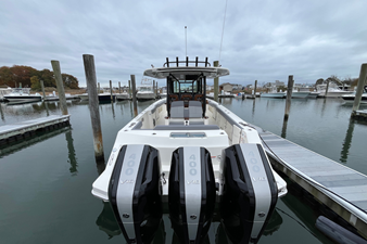 2026 Boston Whaler 360 Outrage 25