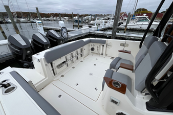 2026 Boston Whaler 360 Outrage 29