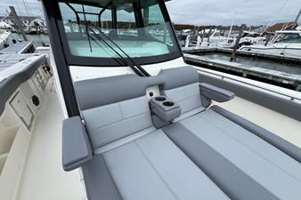 2026 Boston Whaler 360 Outrage 42