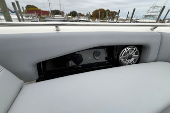 2026 Boston Whaler 360 Outrage 44