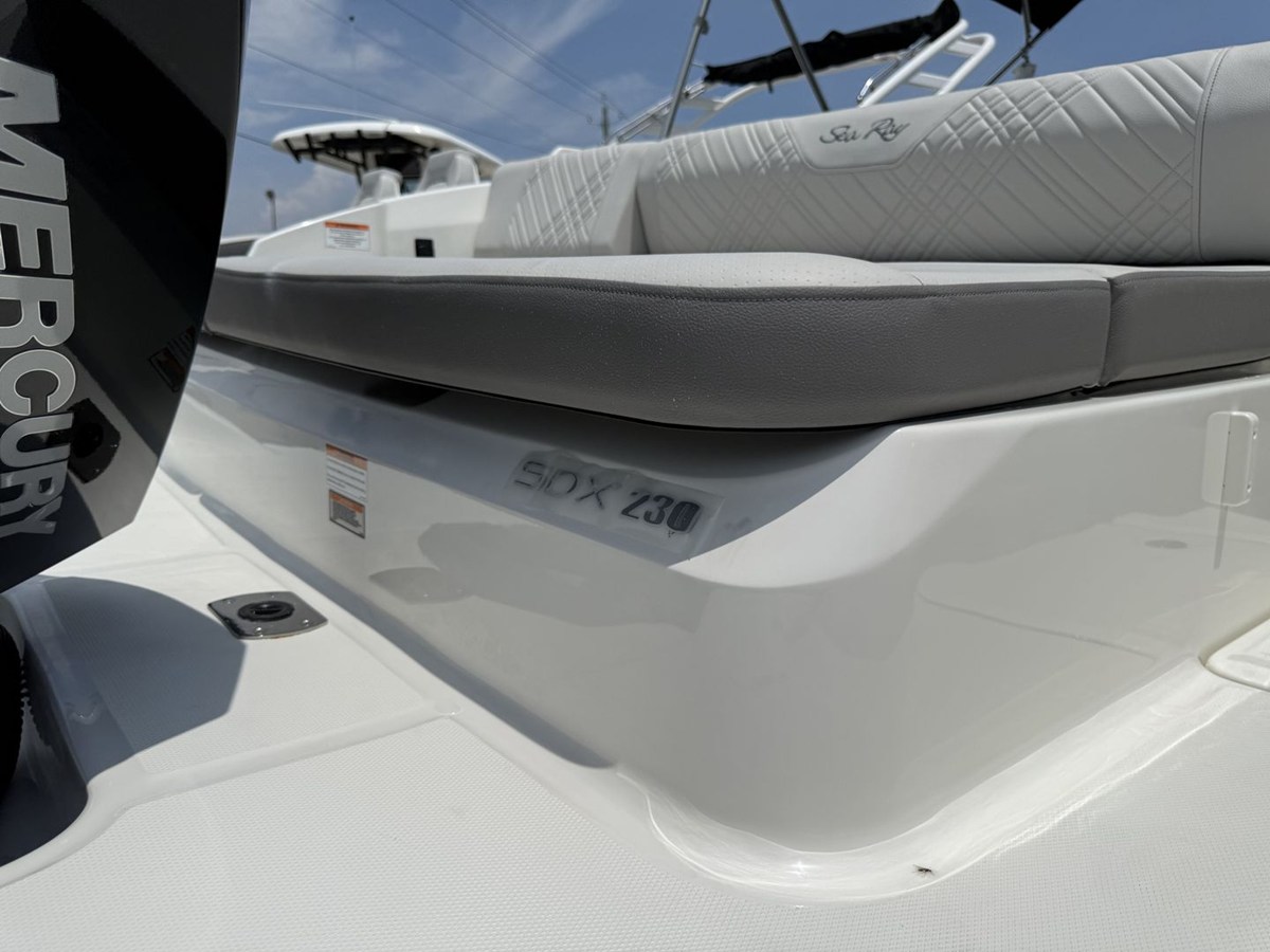 2026 Sea Ray SDX 230 Outboard 6