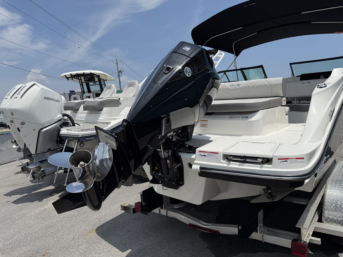 2026 Sea Ray SDX 230 Outboard 8