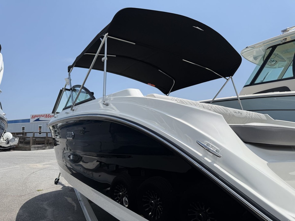 2026 Sea Ray SDX 230 Outboard 11