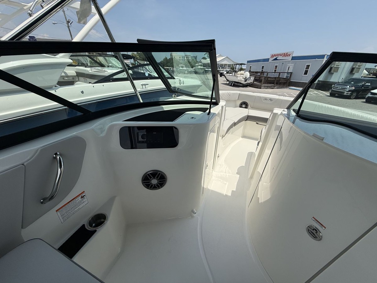 2026 Sea Ray SDX 230 Outboard 15