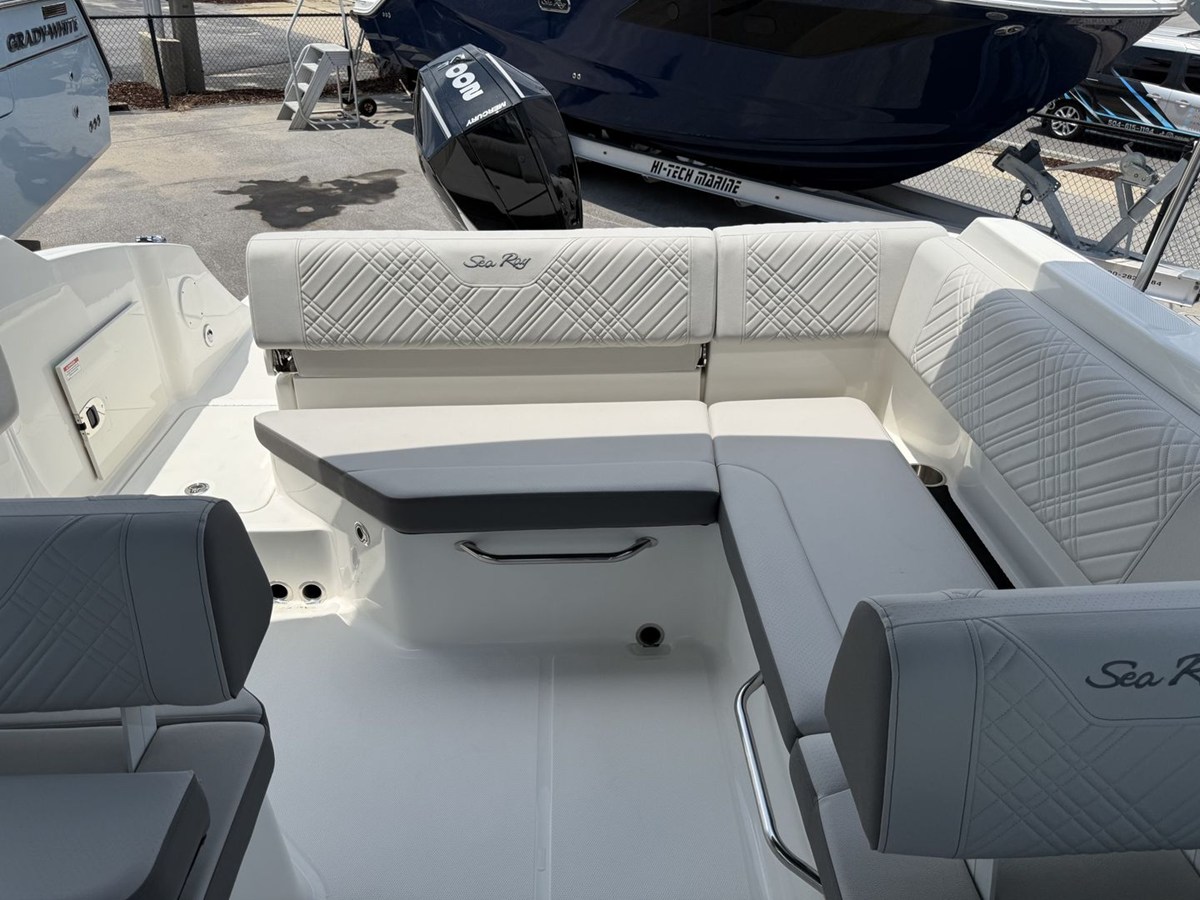2026 Sea Ray SDX 230 Outboard 18
