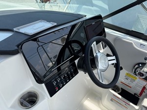 2026 Sea Ray SDX 230 Outboard 21