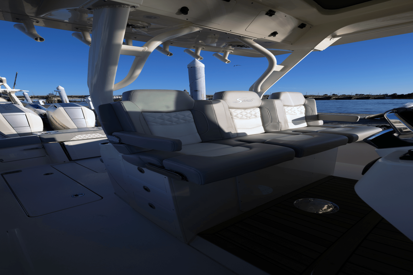 2027 Scout 357 LXF 32