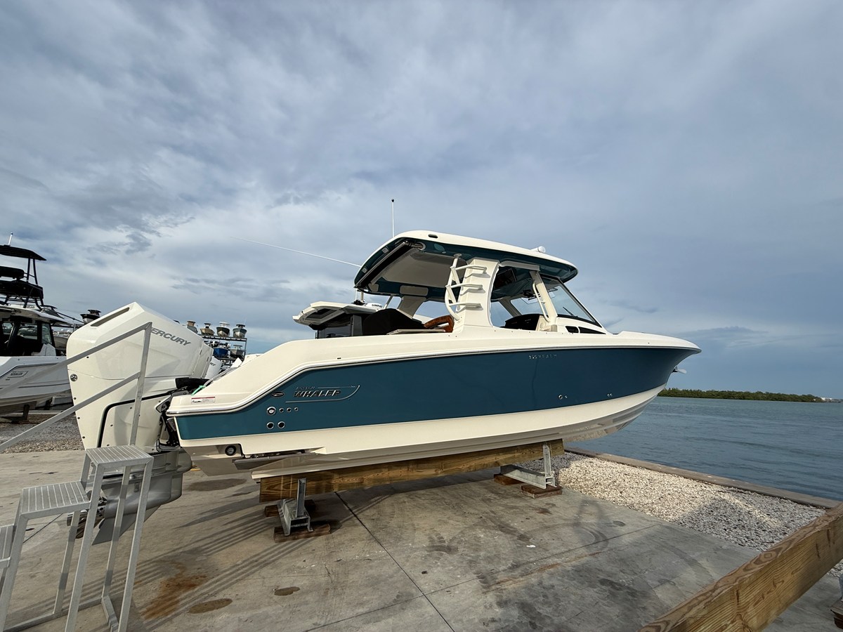2027 Boston Whaler 350 Realm 2