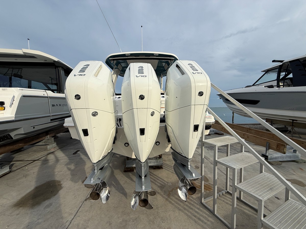 2027 Boston Whaler 350 Realm 5