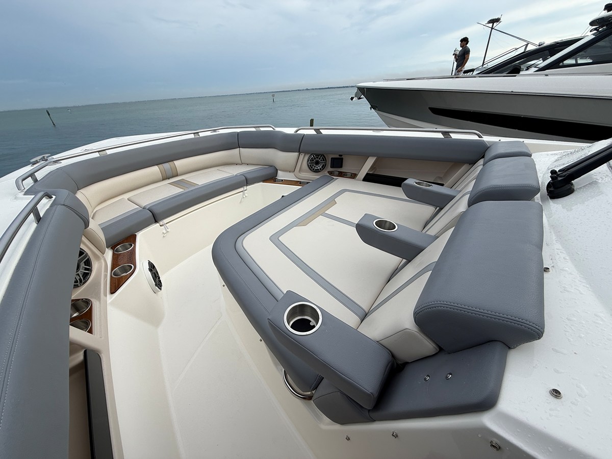 2027 Boston Whaler 350 Realm 8