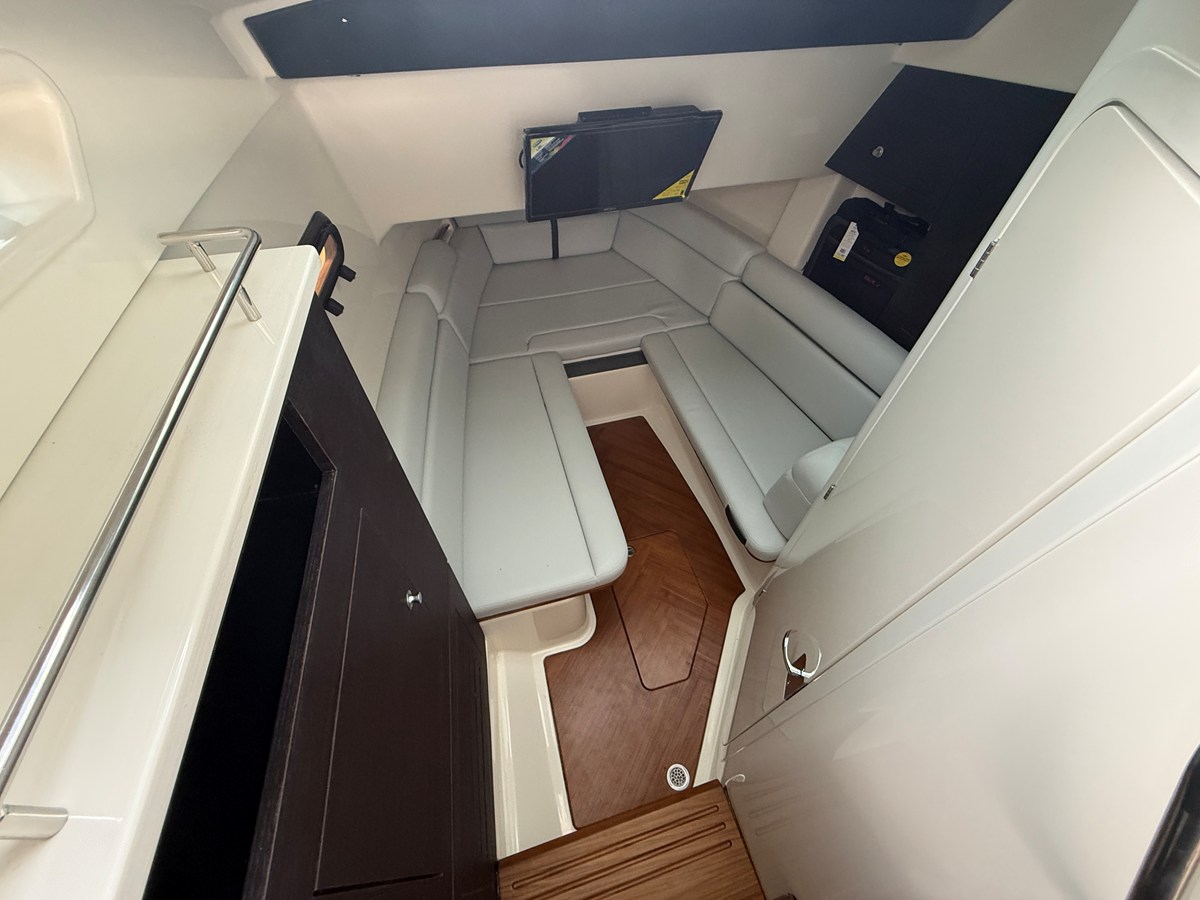 2027 Boston Whaler 350 Realm 18