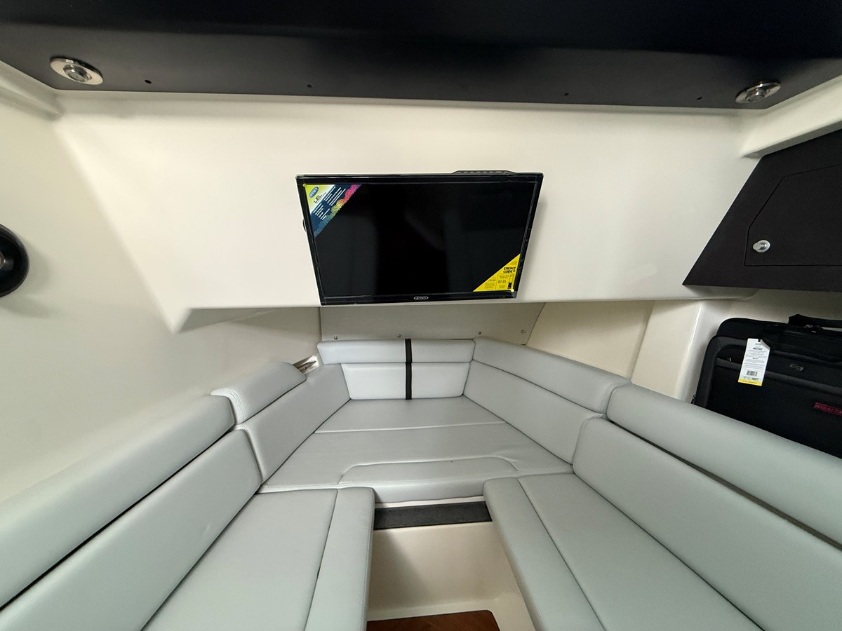 2027 Boston Whaler 350 Realm 19