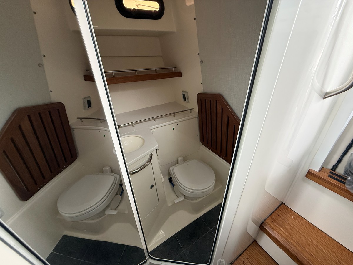 2027 Boston Whaler 350 Realm 21