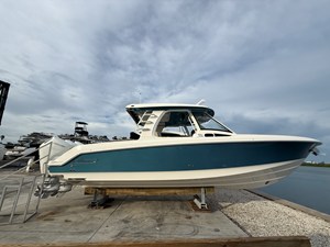 Boston Whaler 350 Realm 0 2027 Boston Whaler 350 Realm 1