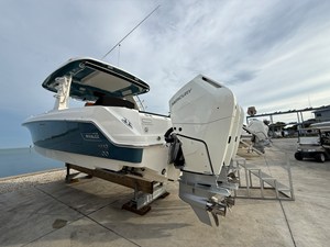 Boston Whaler 350 Realm 3 2027 Boston Whaler 350 Realm 4