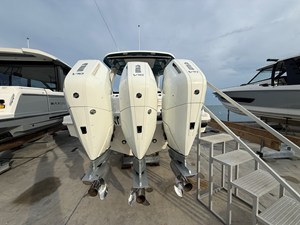 Boston Whaler 350 Realm 4 2027 Boston Whaler 350 Realm 5