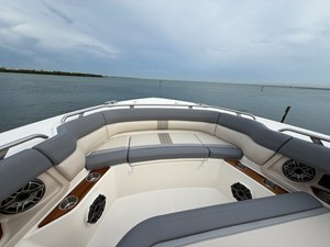 2027 Boston Whaler 350 Realm 7