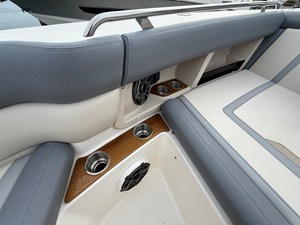 2027 Boston Whaler 350 Realm 10
