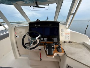 2027 Boston Whaler 350 Realm 12