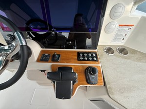 2027 Boston Whaler 350 Realm 14