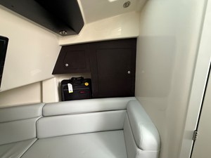 2027 Boston Whaler 350 Realm 20