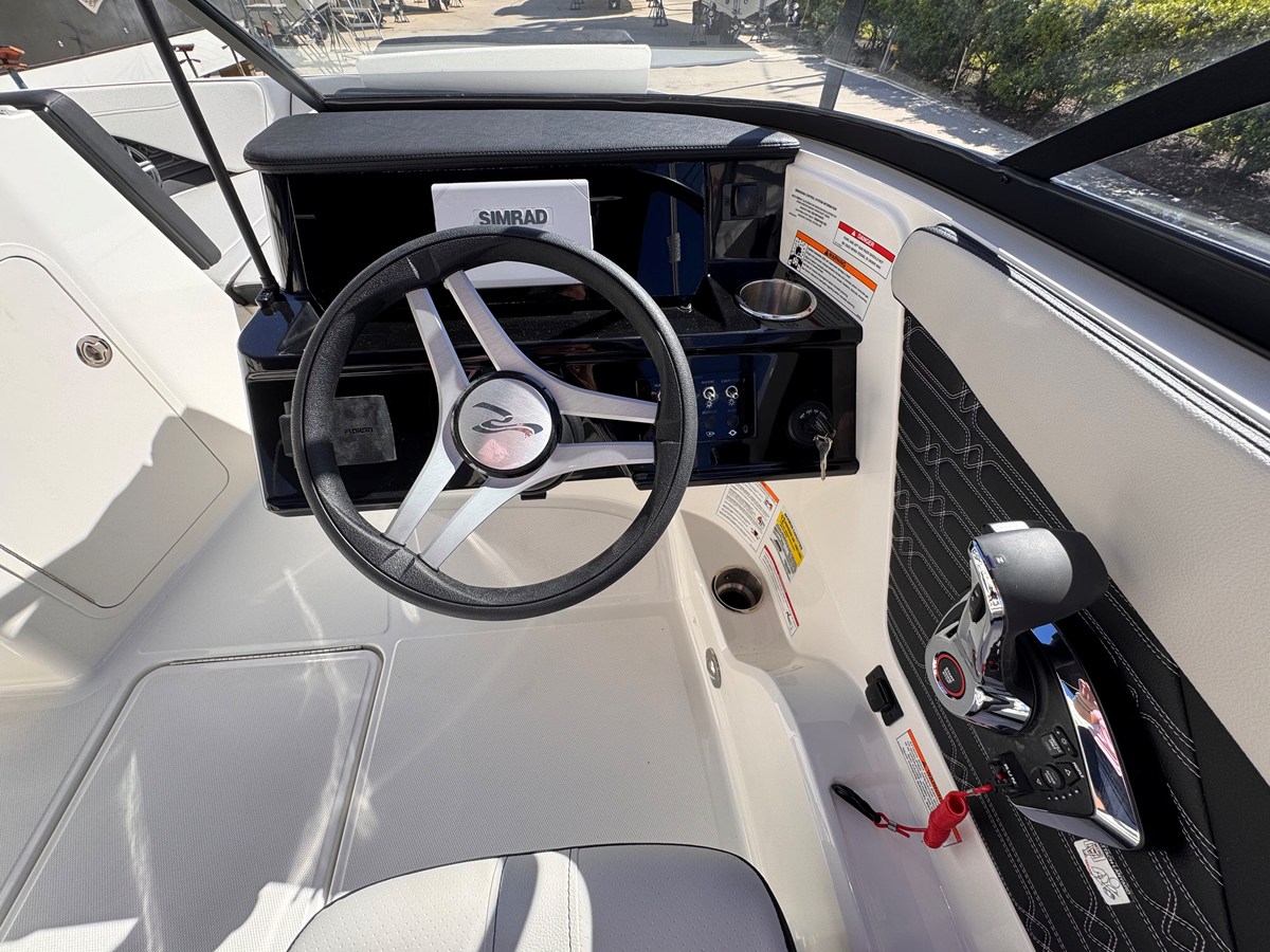 2026 Sea Ray SPX 210 Outboard 12