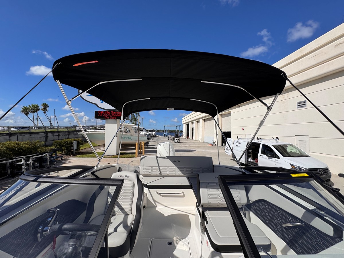 2026 Sea Ray SPX 210 Outboard 16