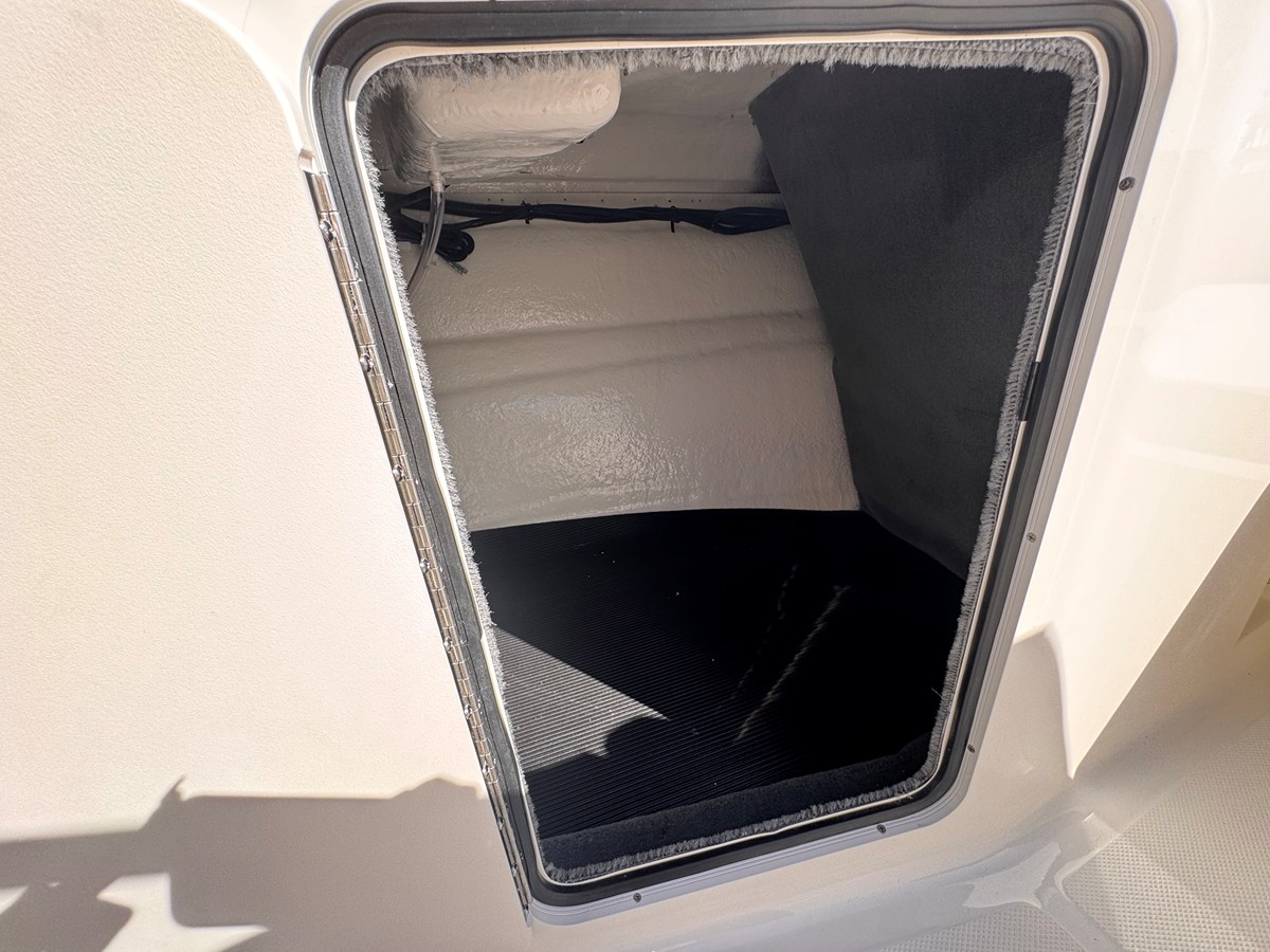 2026 Sea Ray SPX 210 Outboard 17