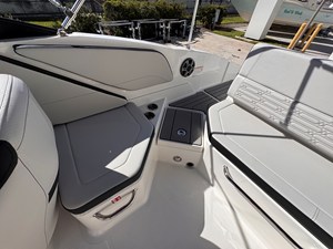 2026 Sea Ray SPX 210 Outboard 7