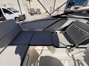 2026 Sea Ray SPX 210 Outboard 9
