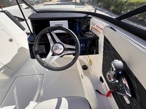2026 Sea Ray SPX 210 Outboard 12
