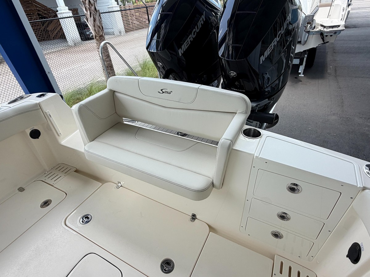 2027 Scout 305 LXF 4
