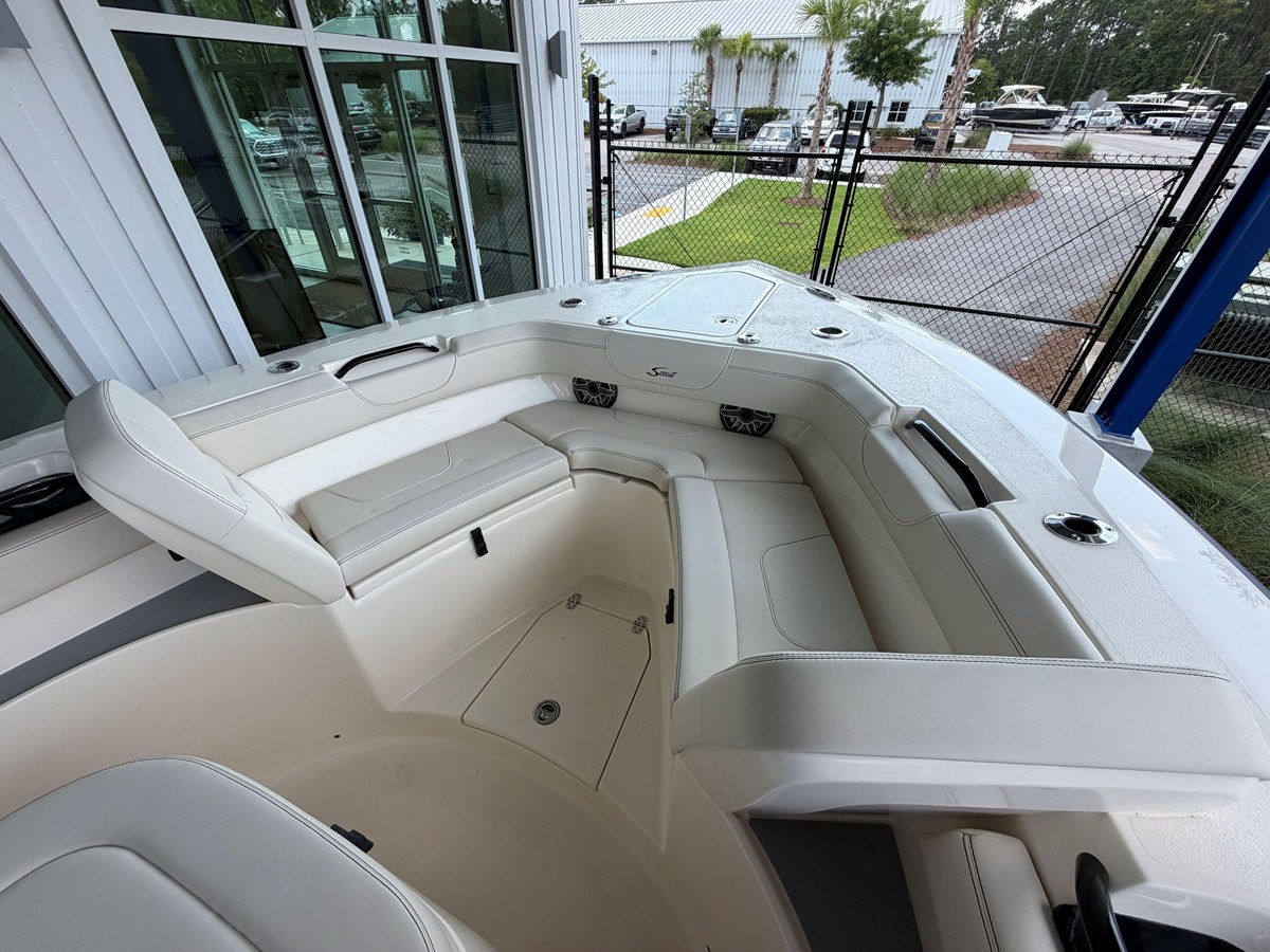 2027 Scout 305 LXF 25