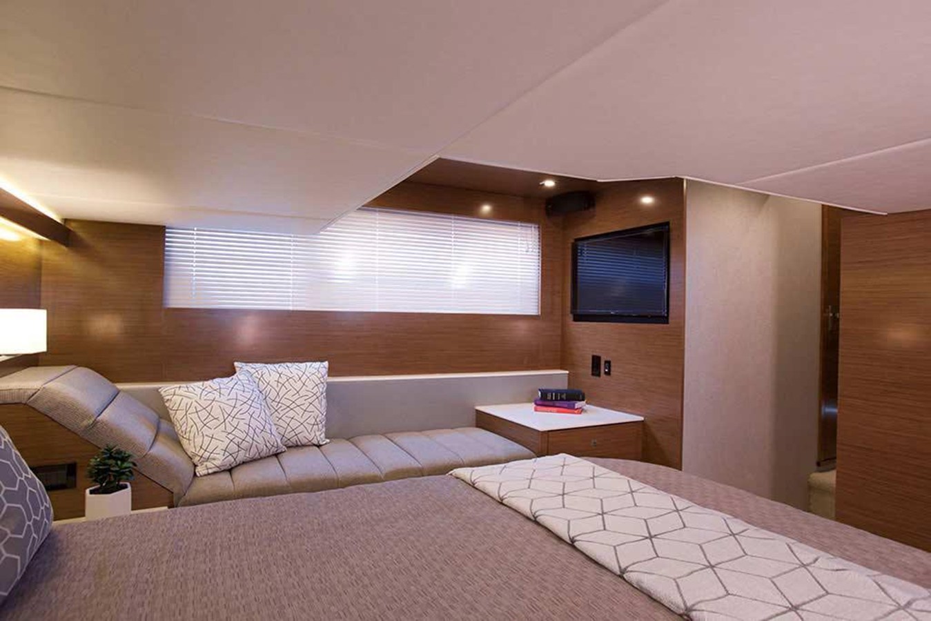 2026 Cruisers Yachts 46 Cantius 11
