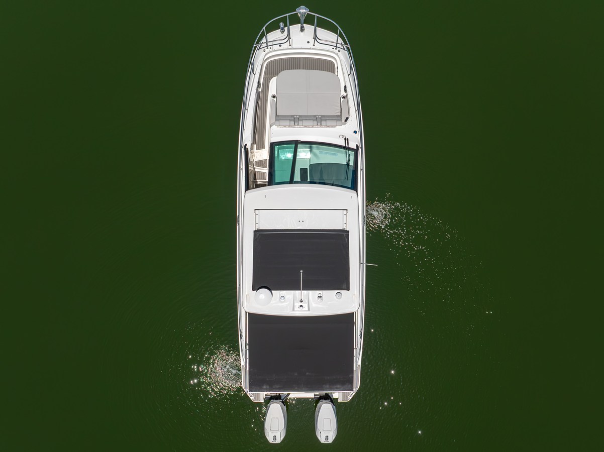 2027 Sea Ray Sundancer 320 Outboard 3