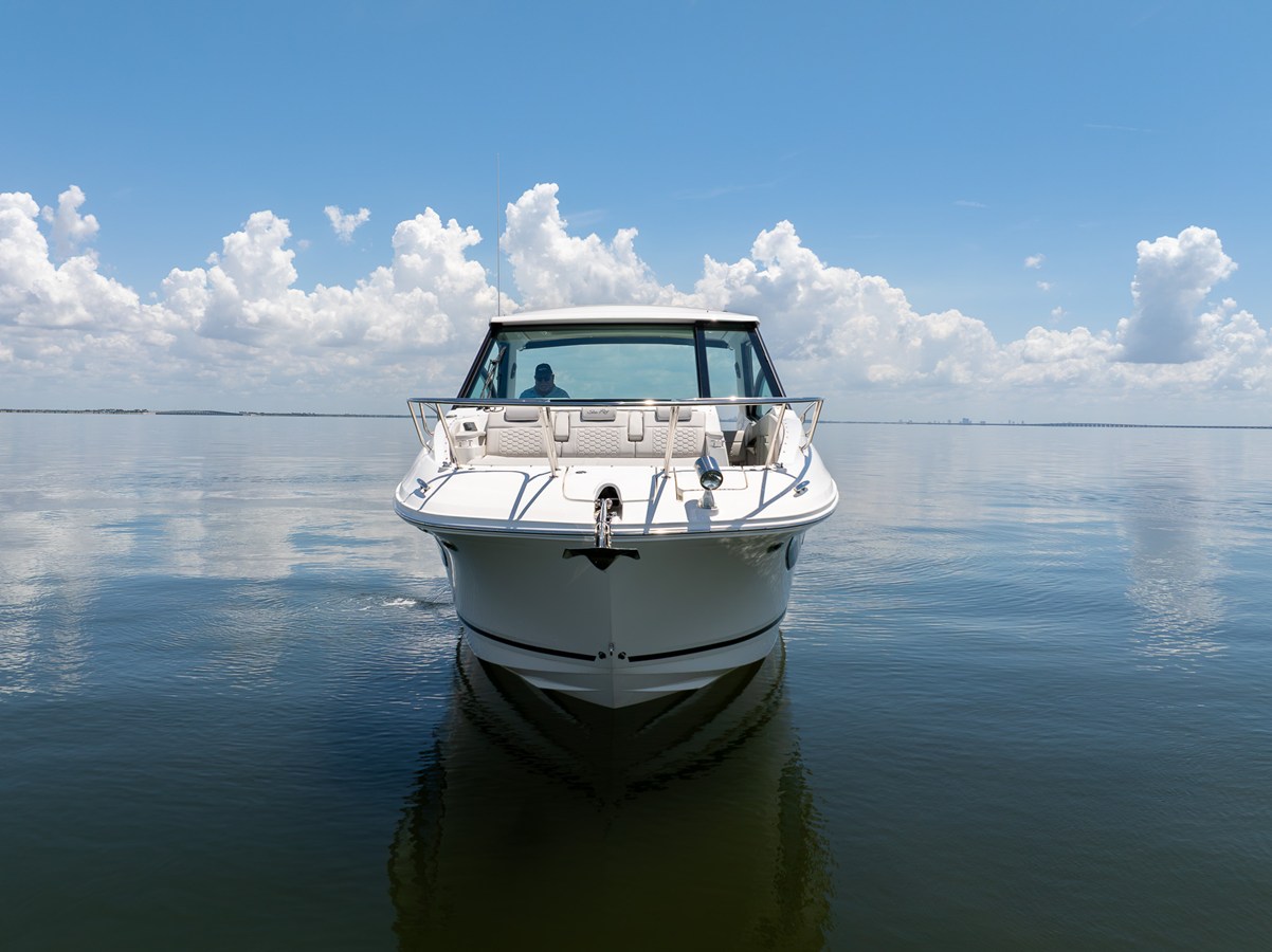 2027 Sea Ray Sundancer 320 Outboard 4