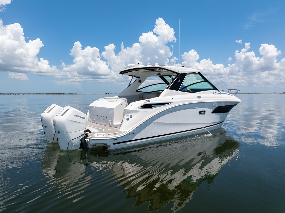 2027 Sea Ray Sundancer 320 Outboard 6