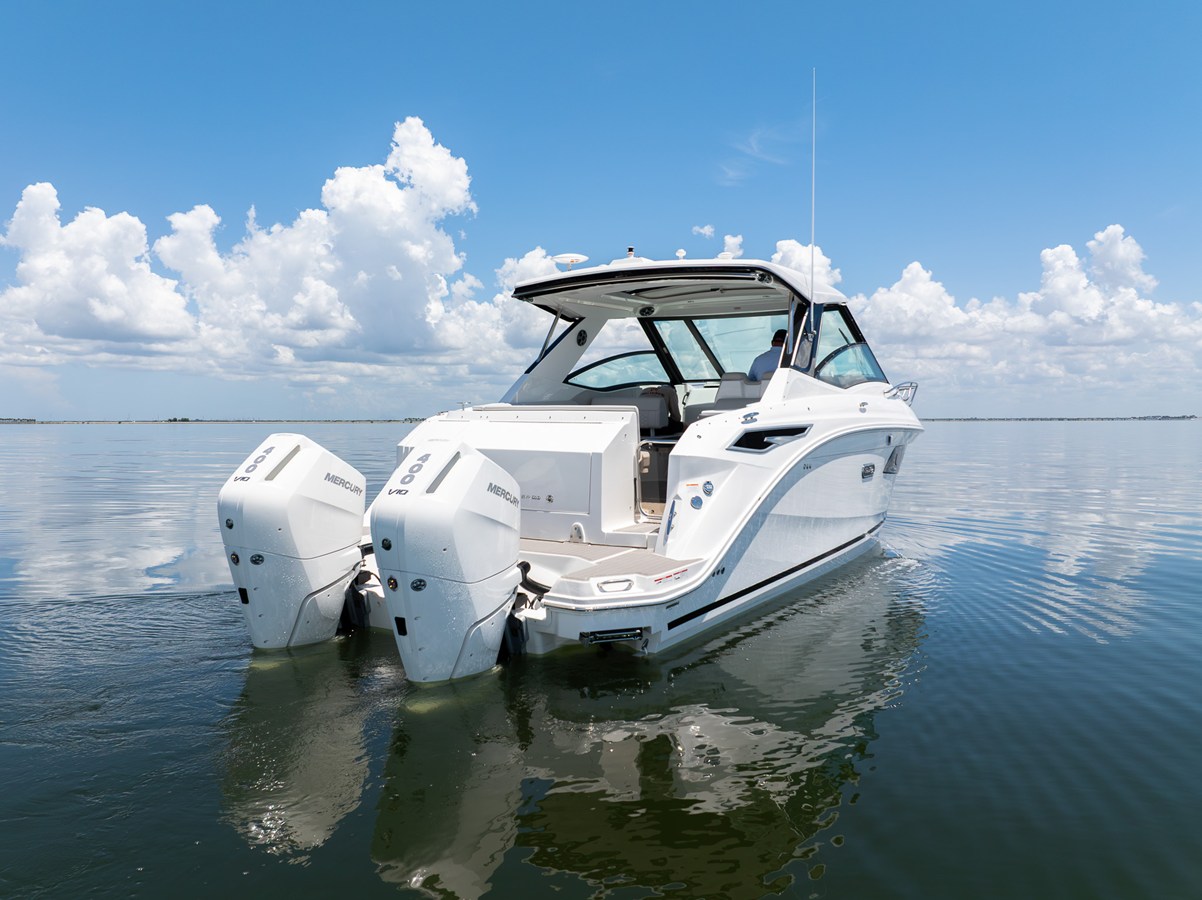 2027 Sea Ray Sundancer 320 Outboard 7