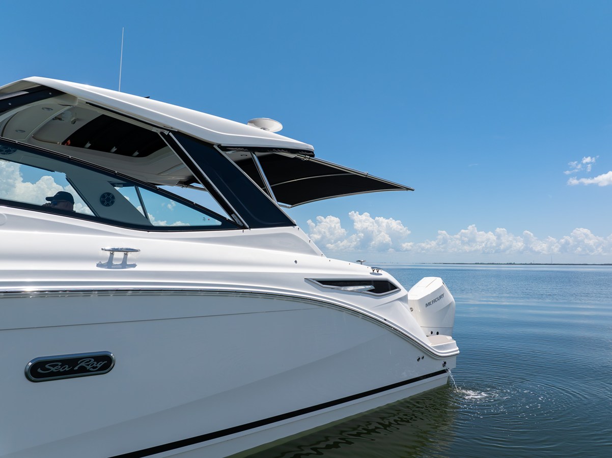 2027 Sea Ray Sundancer 320 Outboard 17