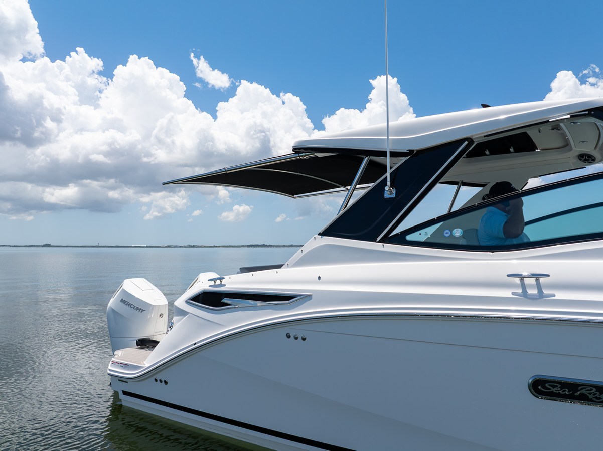 2027 Sea Ray Sundancer 320 Outboard 18