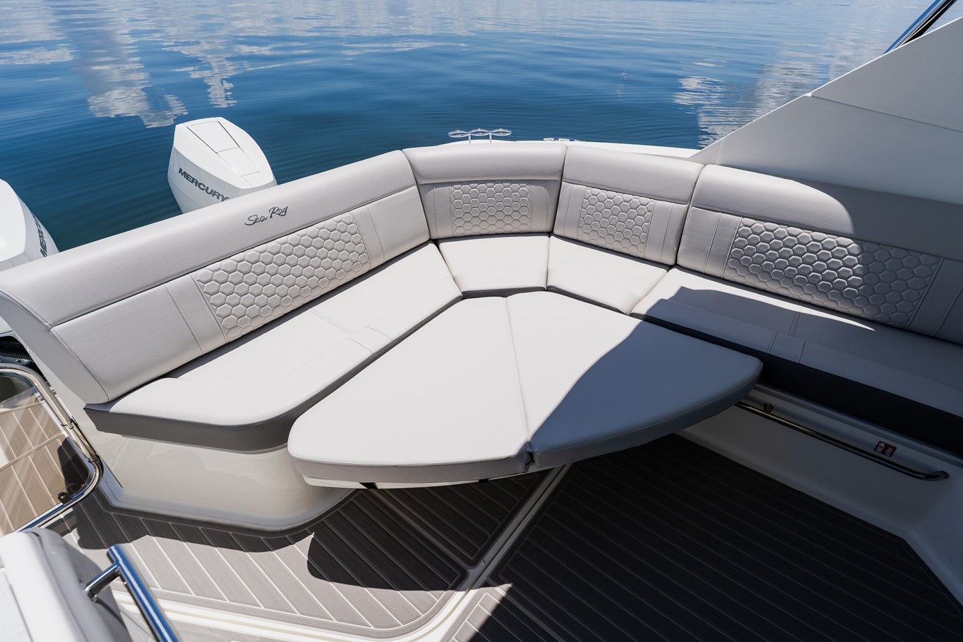 2027 Sea Ray Sundancer 320 Outboard 33