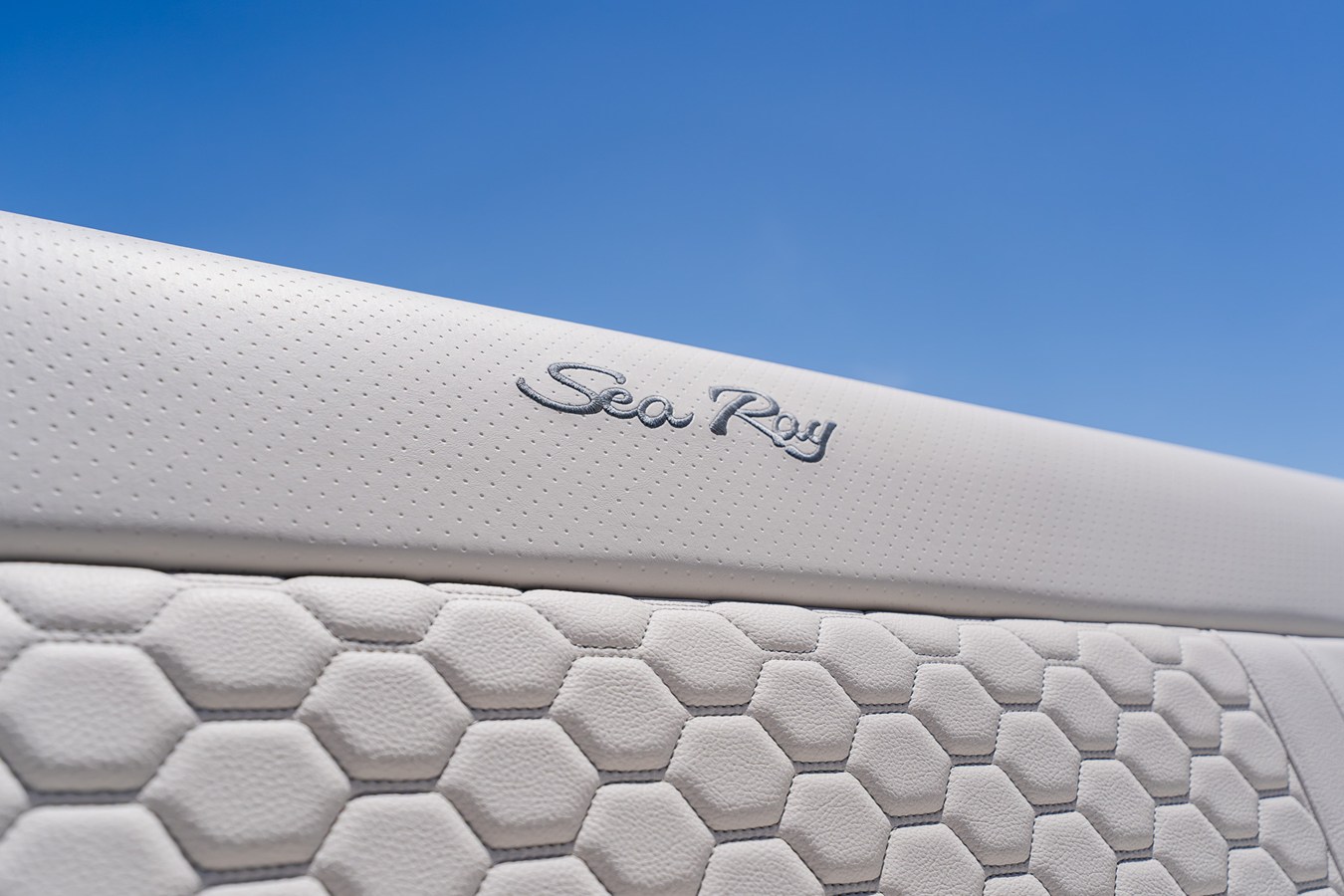 2027 Sea Ray Sundancer 320 Outboard 34