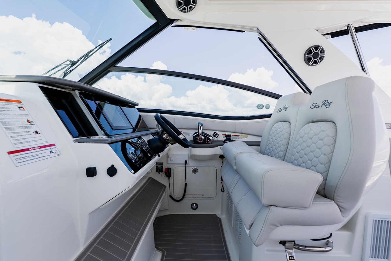 2027 Sea Ray Sundancer 320 Outboard 40