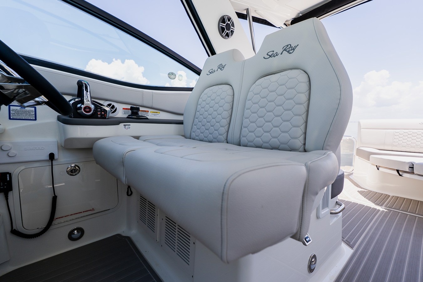 2027 Sea Ray Sundancer 320 Outboard 41