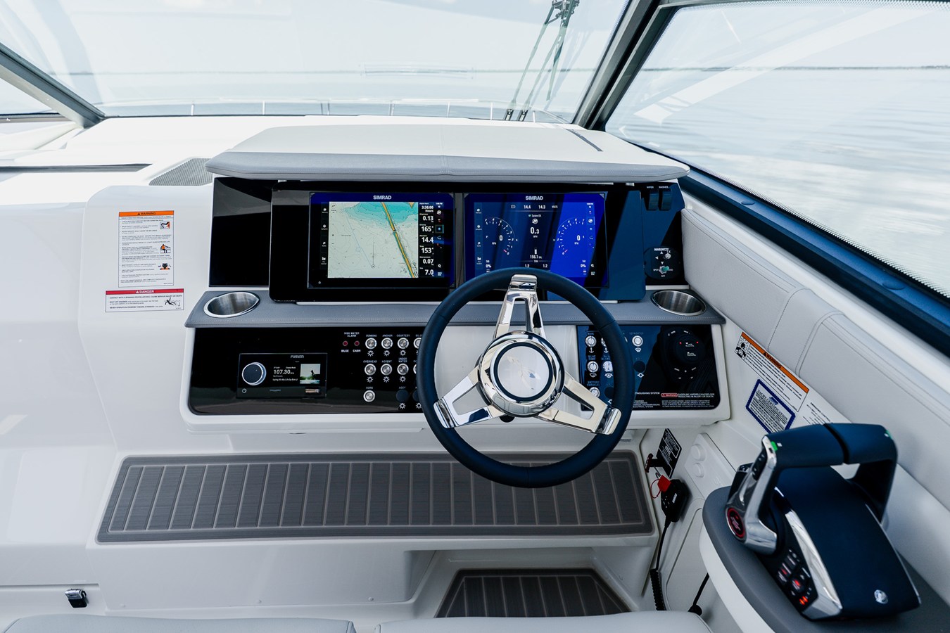 2027 Sea Ray Sundancer 320 Outboard 43